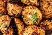 Crispy Air Fryer Potatoes with Garlic and Herbs