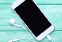 9 Podcasts for Moms Who Want to Keep Learning