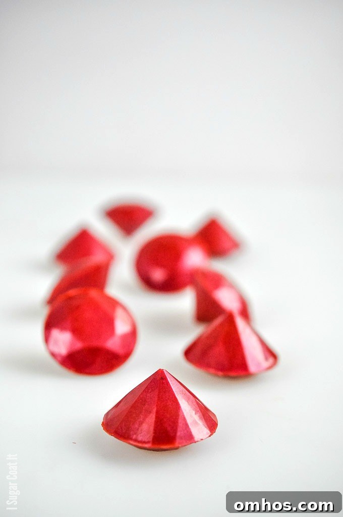 Strawberry Ring Pop Shots Bonbons is a sophisticated adult version of the popular eighties candy, with an intense strawberry flavour.