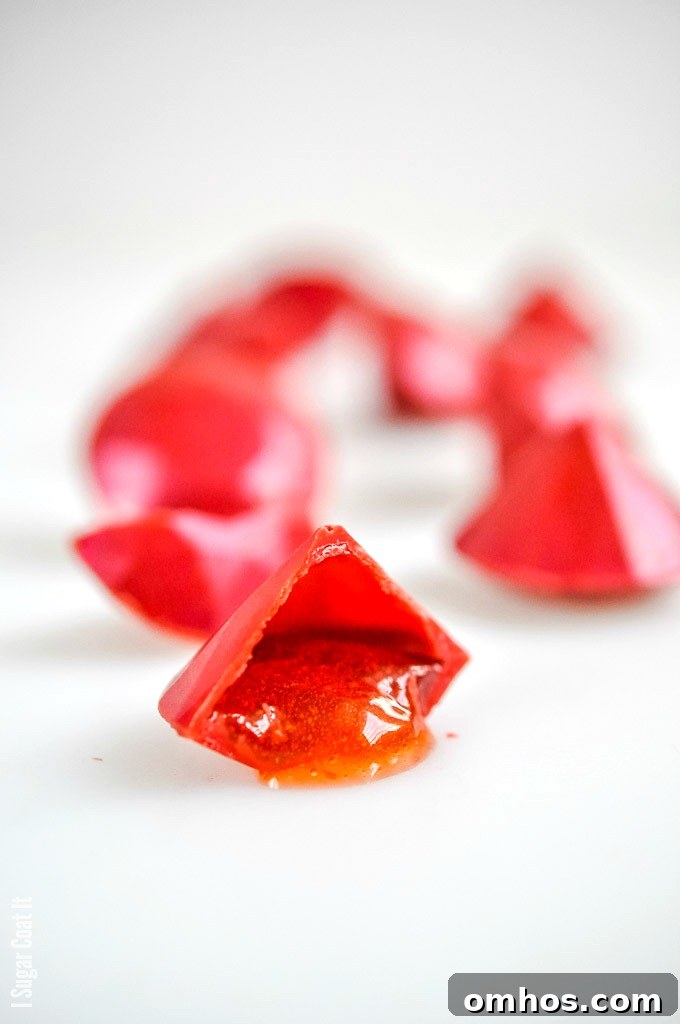 Strawberry Ring Pop Shots Bonbons is a sophisticated adult version of the popular eighties candy, with an intense strawberry flavour.