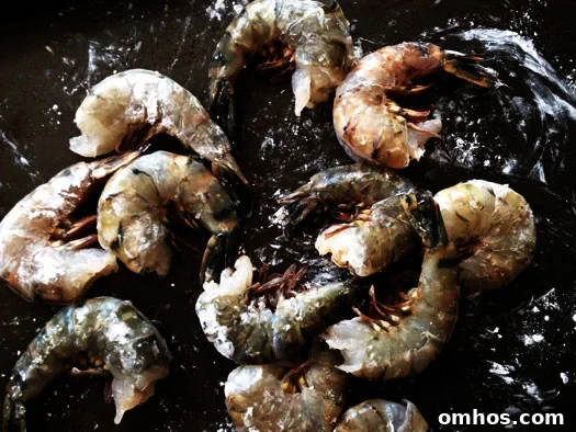Crispy Salt and Pepper Garlic Prawns Recipe 6 starch-coated-shrimp