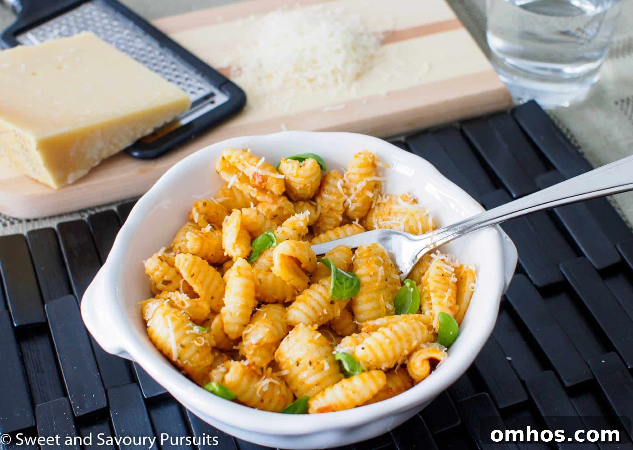 Bowl of sun-dried tomato pesto pasta.